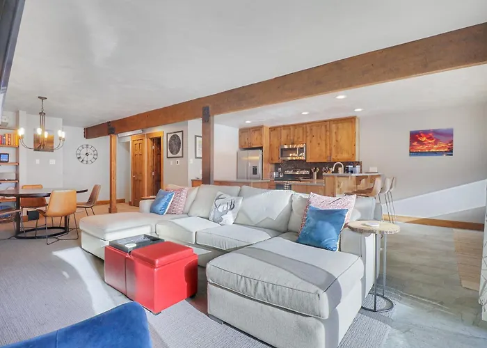 Vp-c112 Village Point Apartment