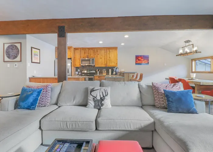 Vp-c112 Village Point Apartment