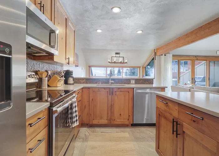 Vp-c112 Village Point Apartment
