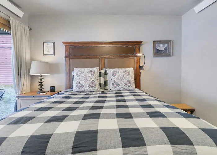 Vp-c112 Village Point Apartment