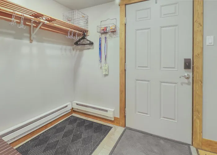 Vp-c112 Village Point Apartment